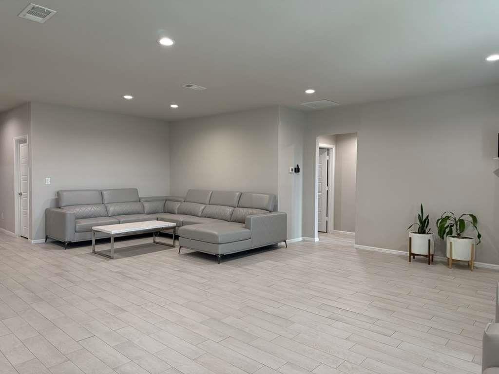 7600 Silver Creek Ct - Photo 5 of 24