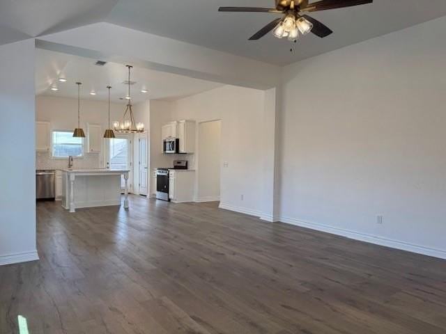 253 Park Ln - Photo 3 of 30