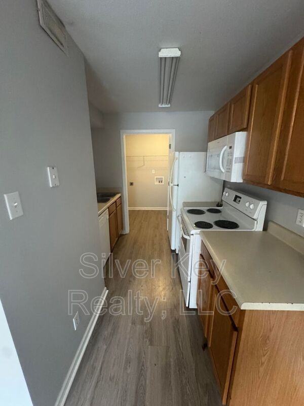 220 Willow Creek Dr #8 - Photo 4 of 11