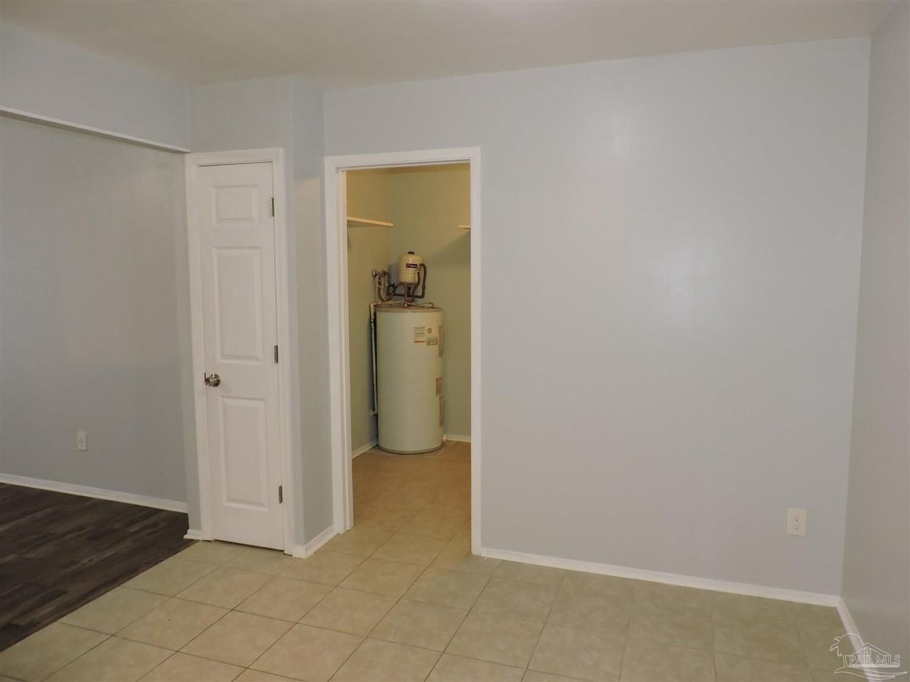 7820 Oak Forest Pl - Photo 7 of 20