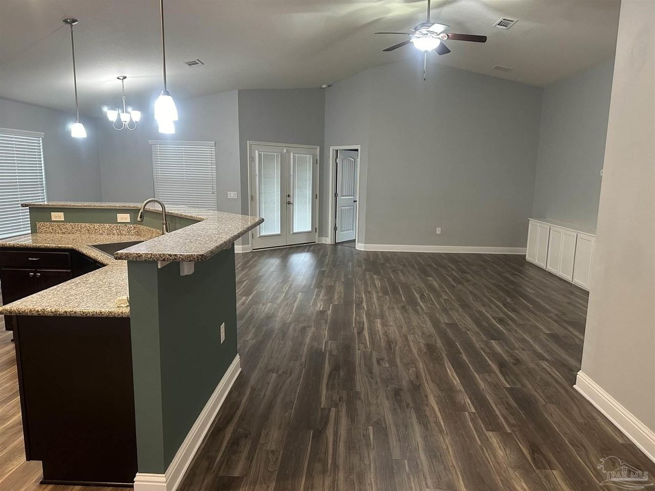 2413 Spur Ln - Photo 5 of 26