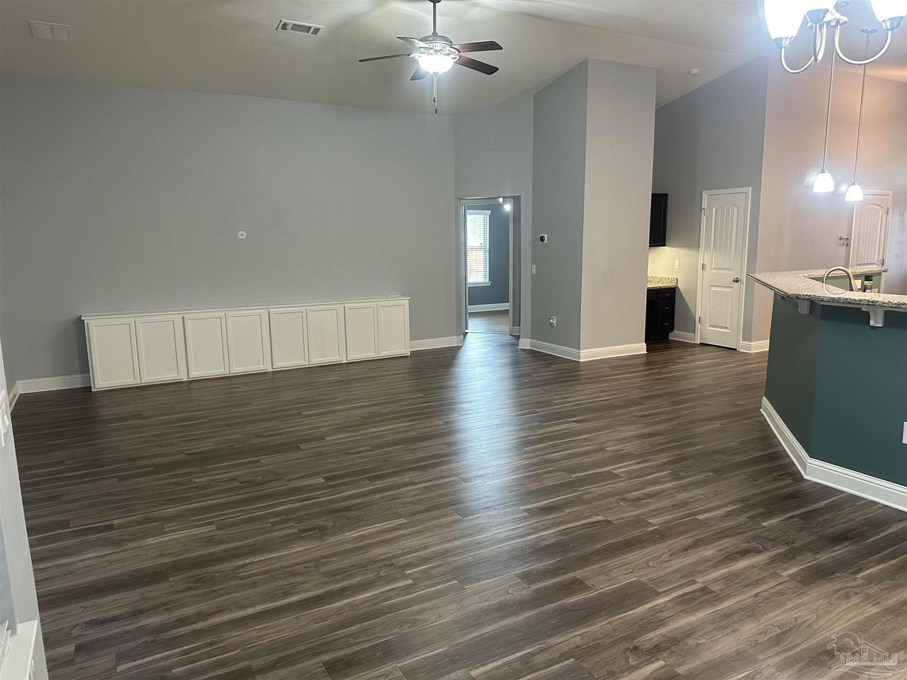 2413 Spur Ln - Photo 6 of 26