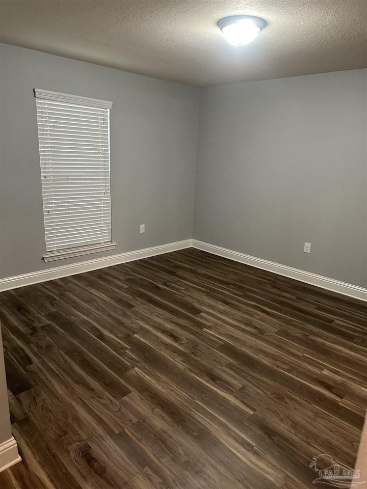 2413 Spur Ln - Photo 7 of 26