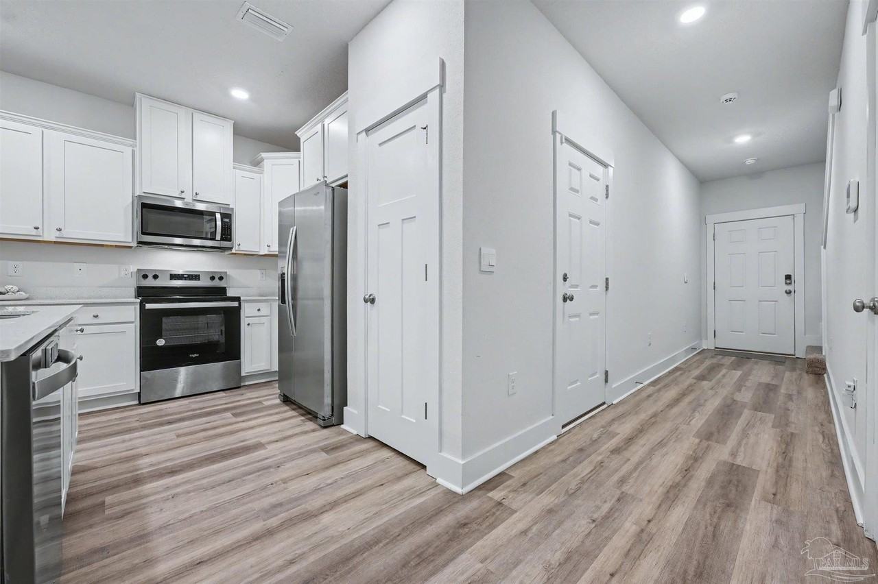 2946 Overcup St - Photo 3 of 23