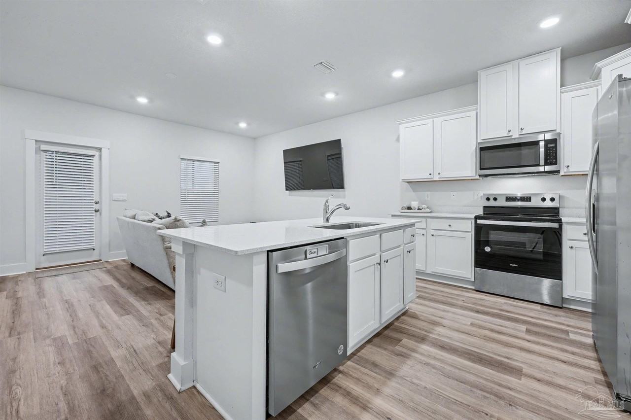 2946 Overcup St - Photo 4 of 23