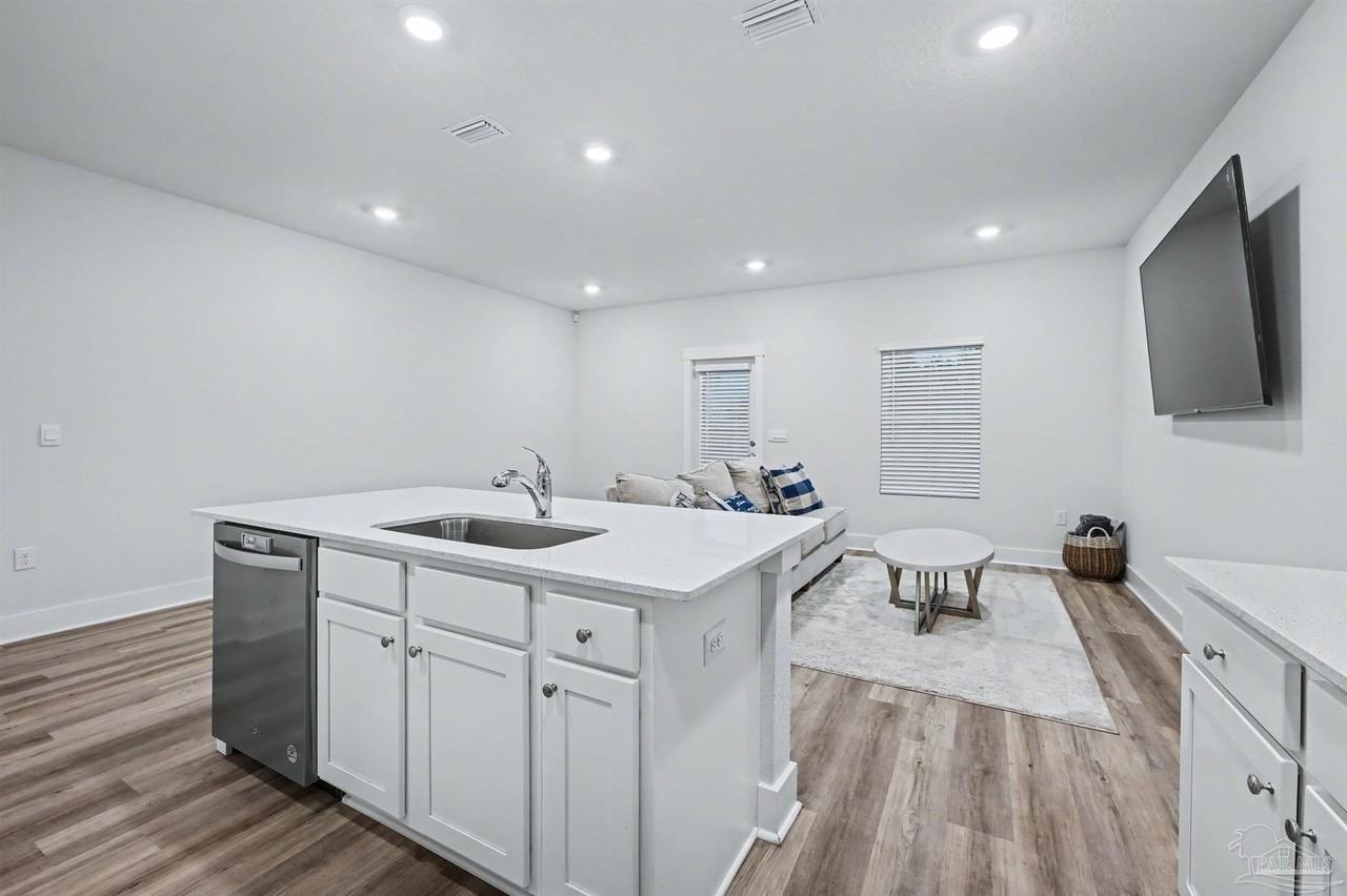 2946 Overcup St - Photo 6 of 23