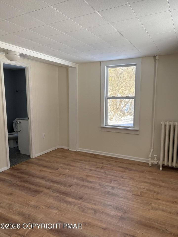 838 Hallet Rd - Photo 5 of 30