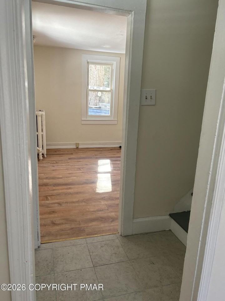 838 Hallet Rd - Photo 6 of 30