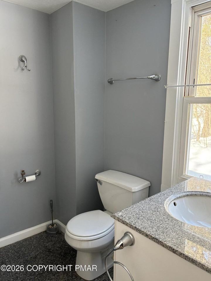 838 Hallet Rd - Photo 7 of 30