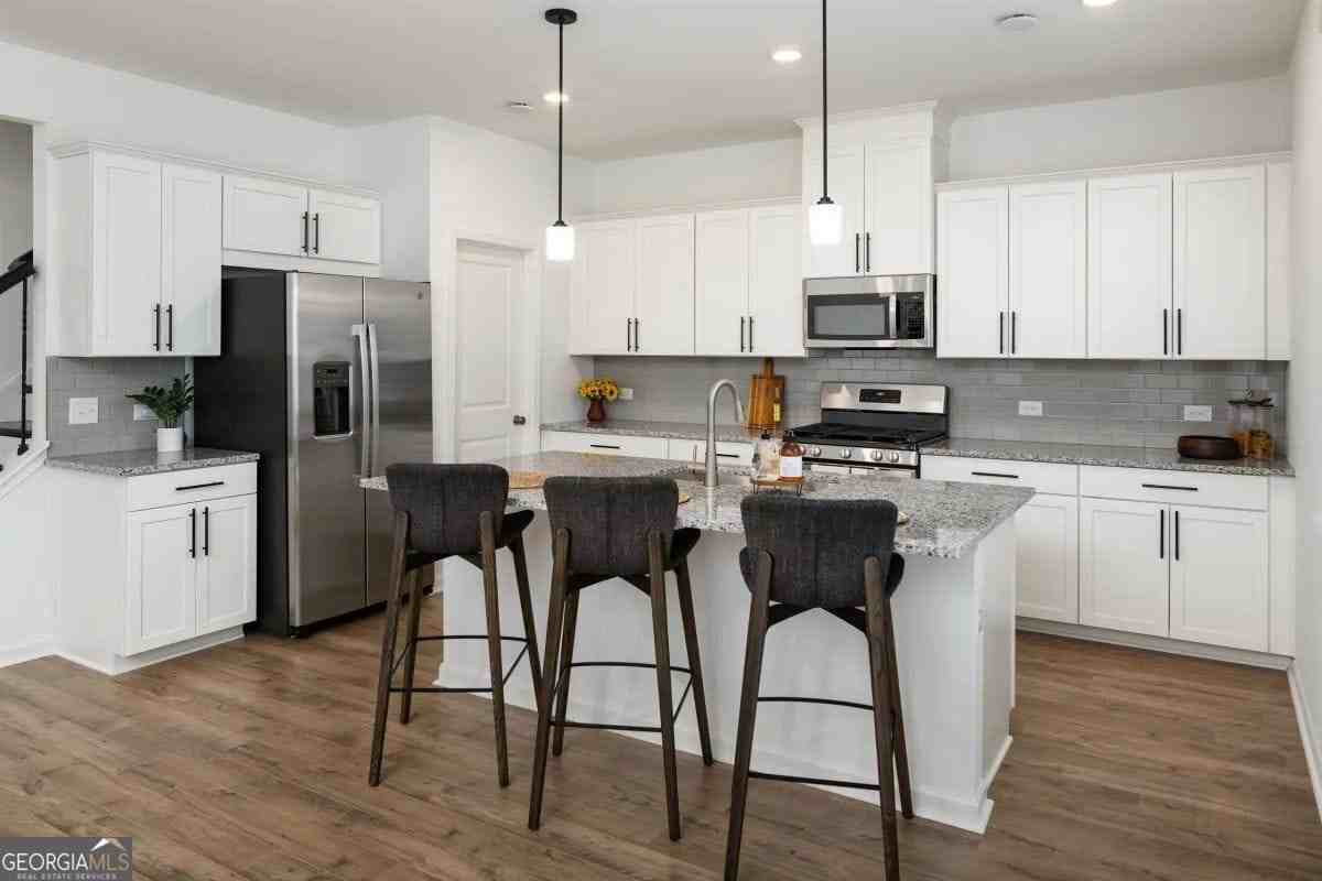 1740 Wellston Dr - Photo 3 of 18