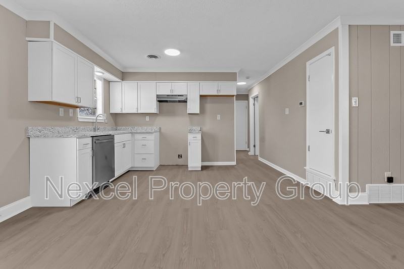 8254 Whitebrook Dr - Photo 5 of 17