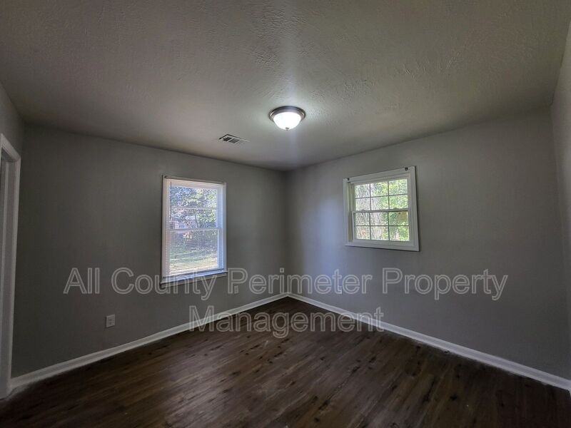 5761 Deborah Dr - Photo 6 of 11