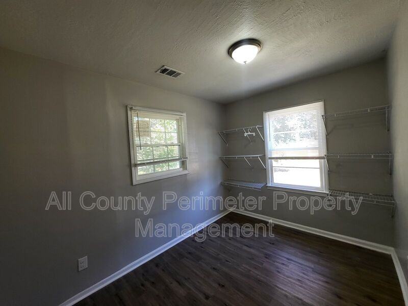 5761 Deborah Dr - Photo 7 of 11