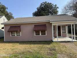 featured image of 1322 W University Ave