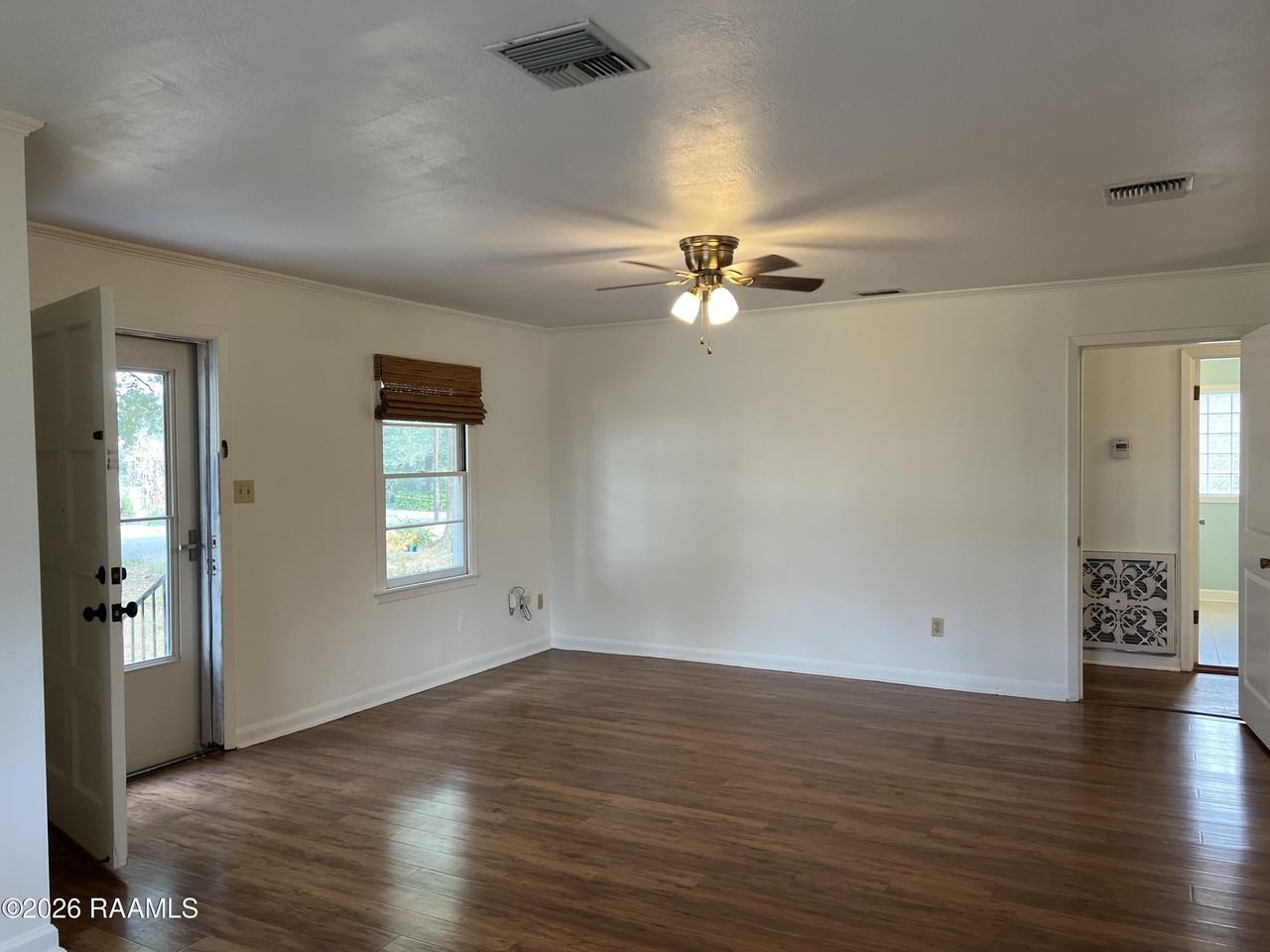 215 Stephens St - Photo 5 of 19