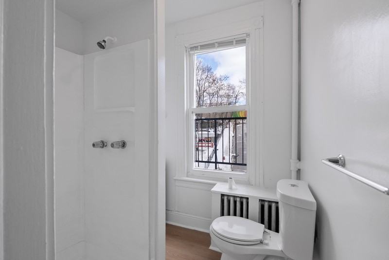 904 Main St - Photo 5 of 9