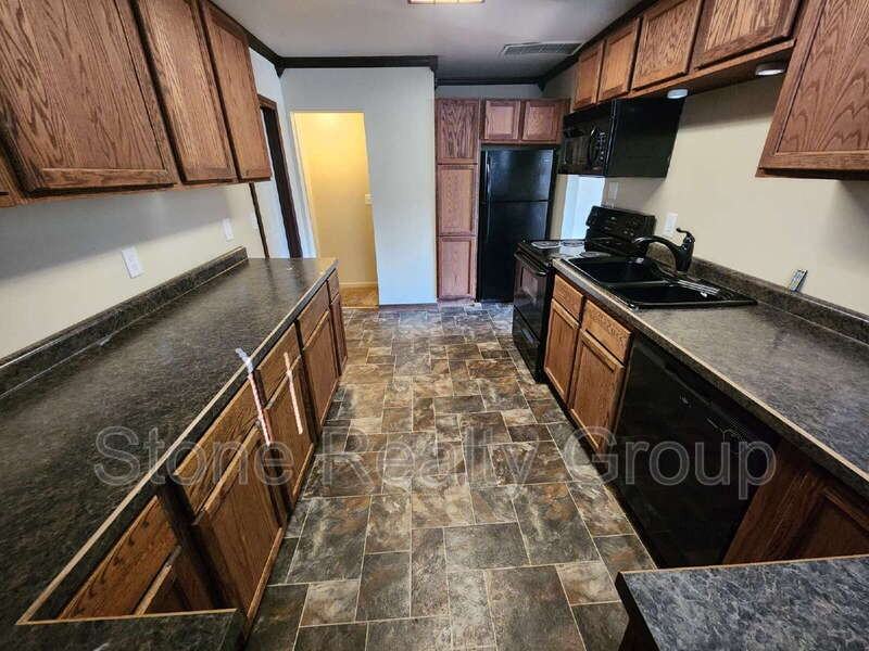 1405 S 25th St #2 - Photo 4 of 8