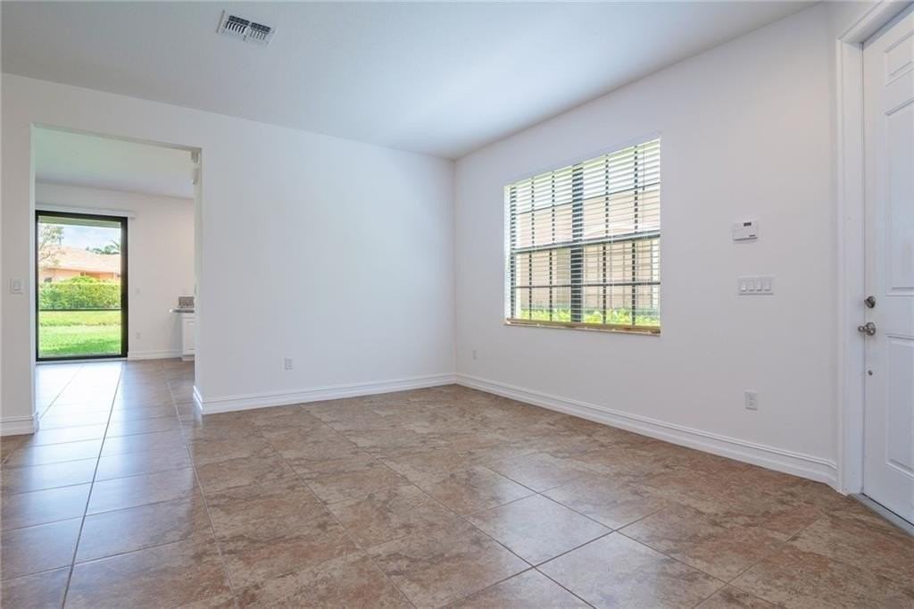 126 Riverwalk Cir W #126 - Photo 6 of 34