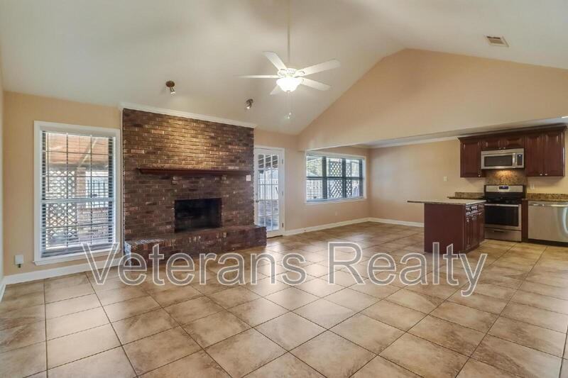 2135 Baywood Dr - Photo 5 of 27