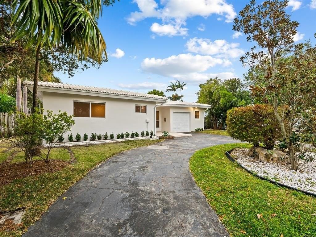 242 Lombardy Ave - Photo 2 of 21