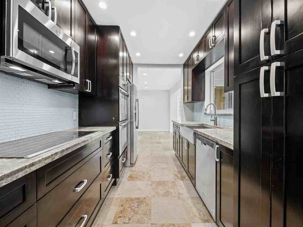 242 Lombardy Ave - Photo 7 of 21