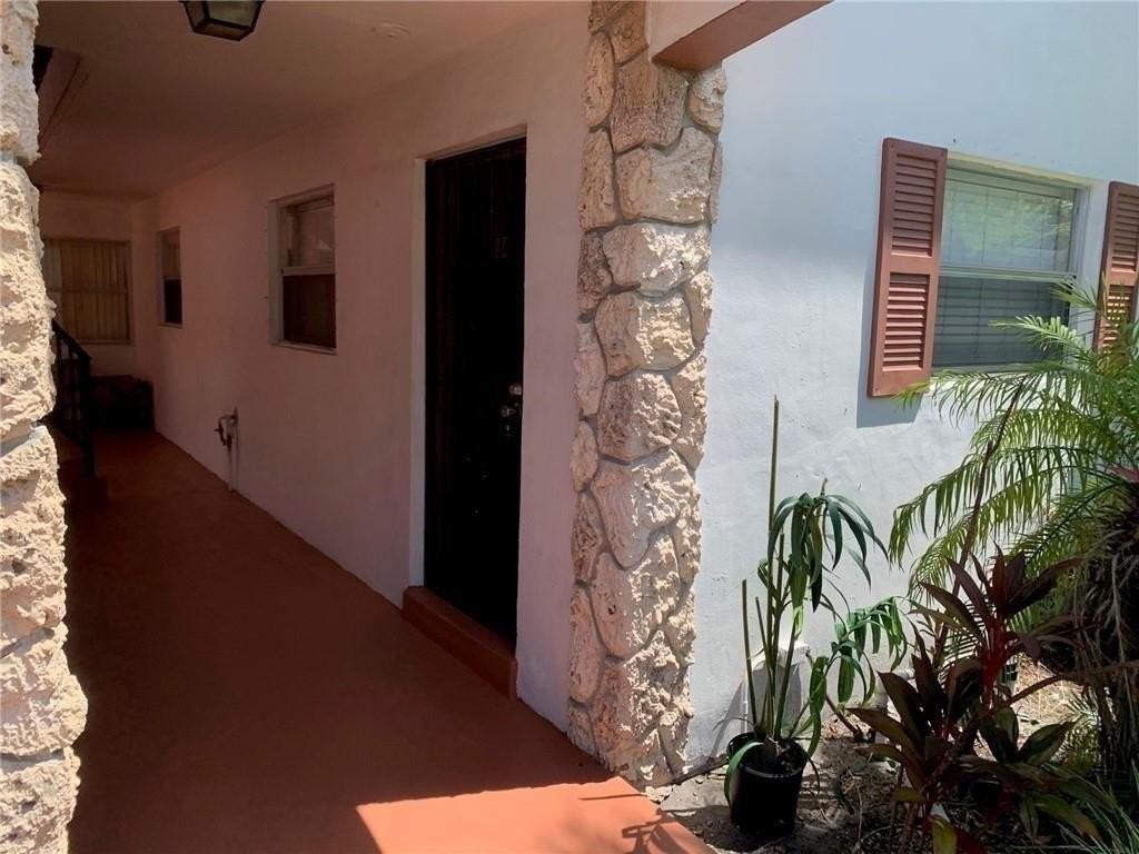 206 Sw 1st St #J4 - Photo 2 of 11