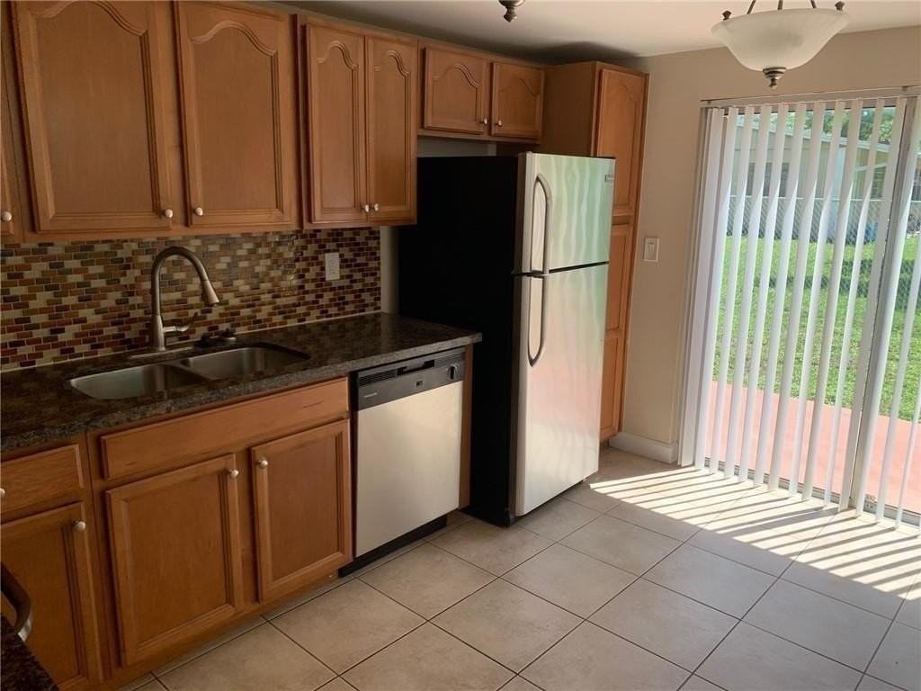 206 Sw 1st St #J4 - Photo 4 of 11