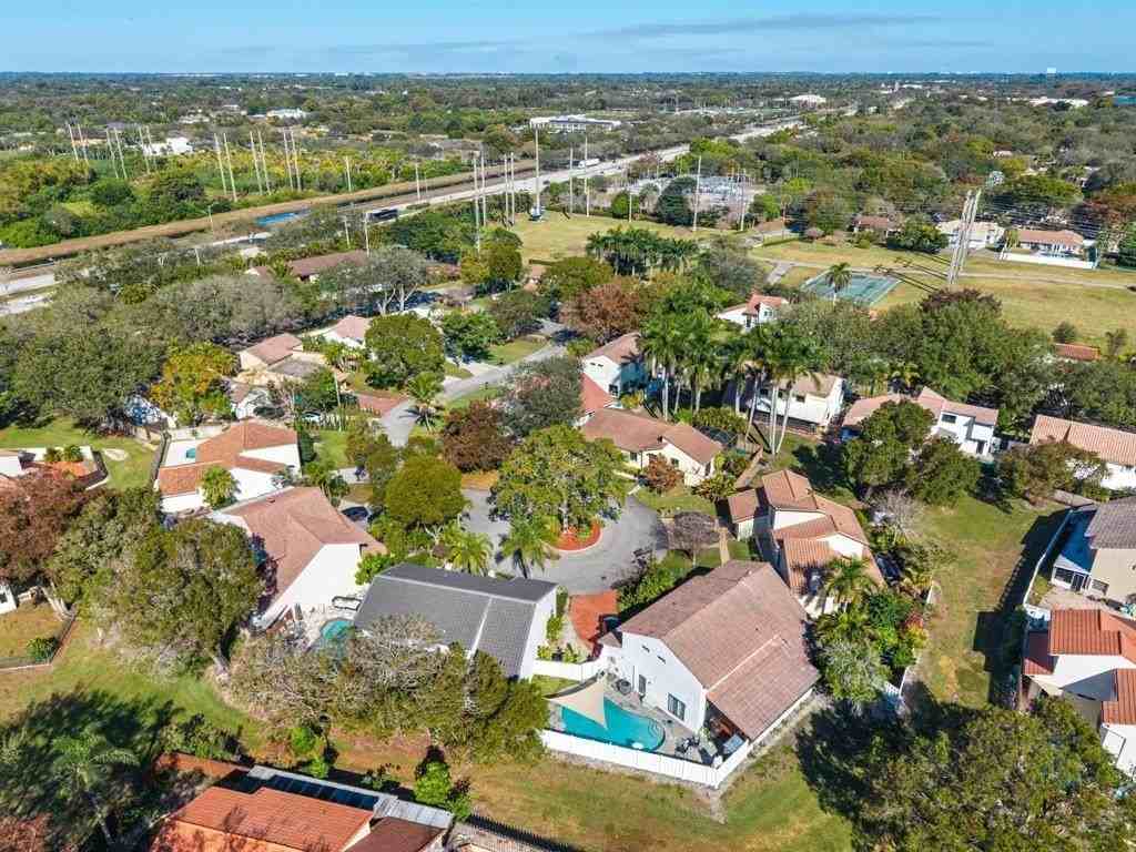 2925 Azalea Dr - Photo 6 of 33