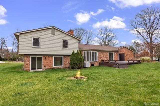 5570 Forman Dr - Photo 3 of 27