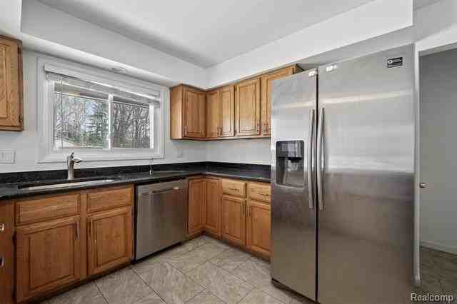 5570 Forman Dr - Photo 6 of 27