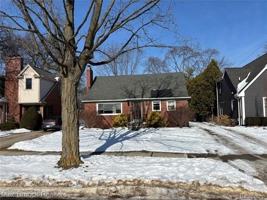 featured image of 2405 Pembroke Rd