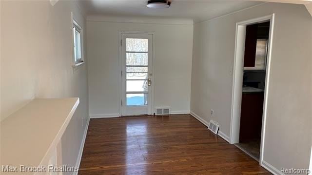 2405 Pembroke Rd - Photo 5 of 15