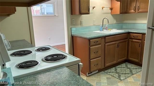 2405 Pembroke Rd - Photo 7 of 15