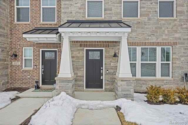 43071 Atwood Ave - Photo 3 of 50