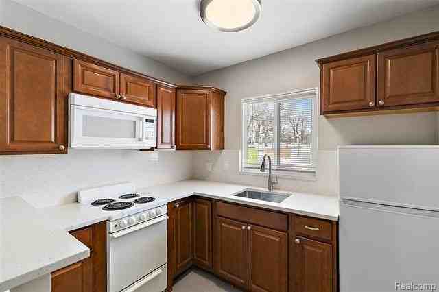 307 Ladd Rd #2 - Photo 6 of 10