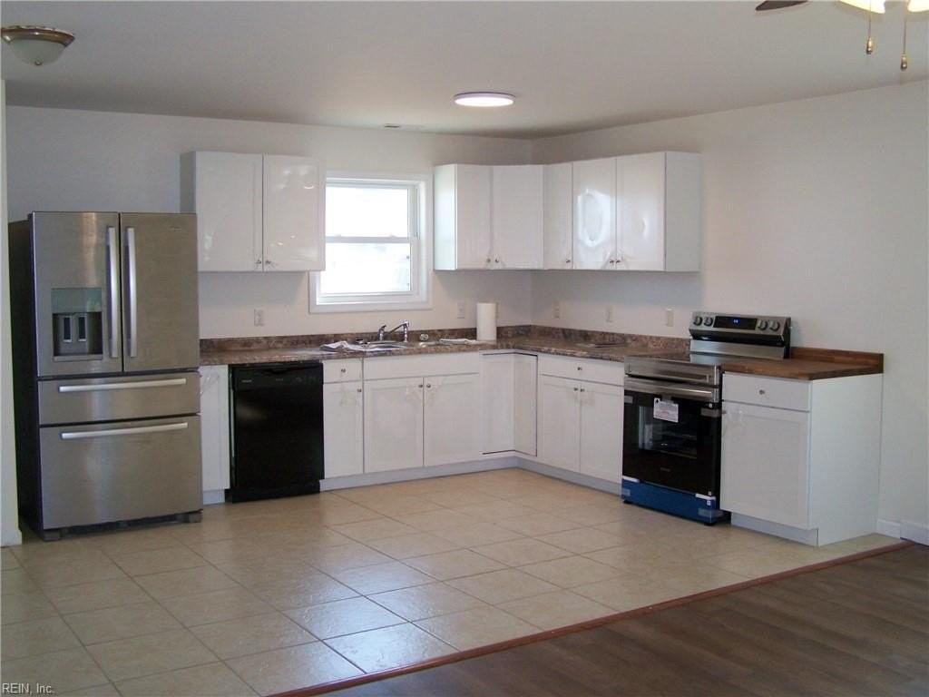 830 Rebecca St - Photo 4 of 10