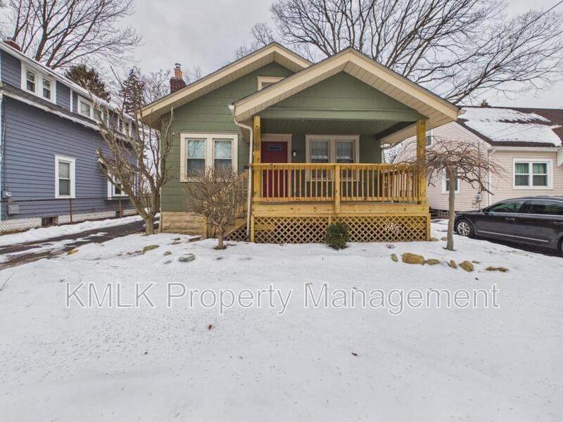 1238 Sawyer Ave - Photo 2 of 32