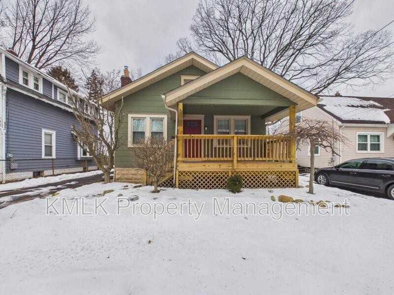 1238 Sawyer Ave - Photo 3 of 32