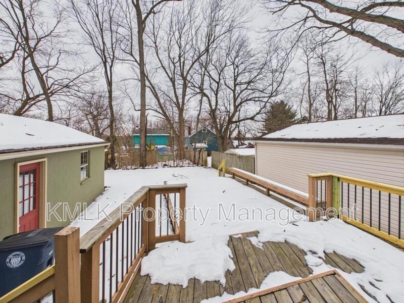 1238 Sawyer Ave - Photo 6 of 32