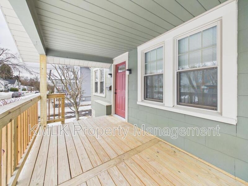 1238 Sawyer Ave - Photo 7 of 32