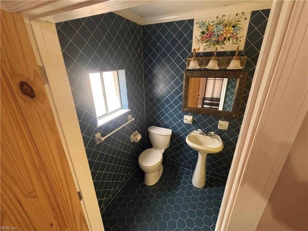 4877 Honeygrove Rd - Photo 3 of 23