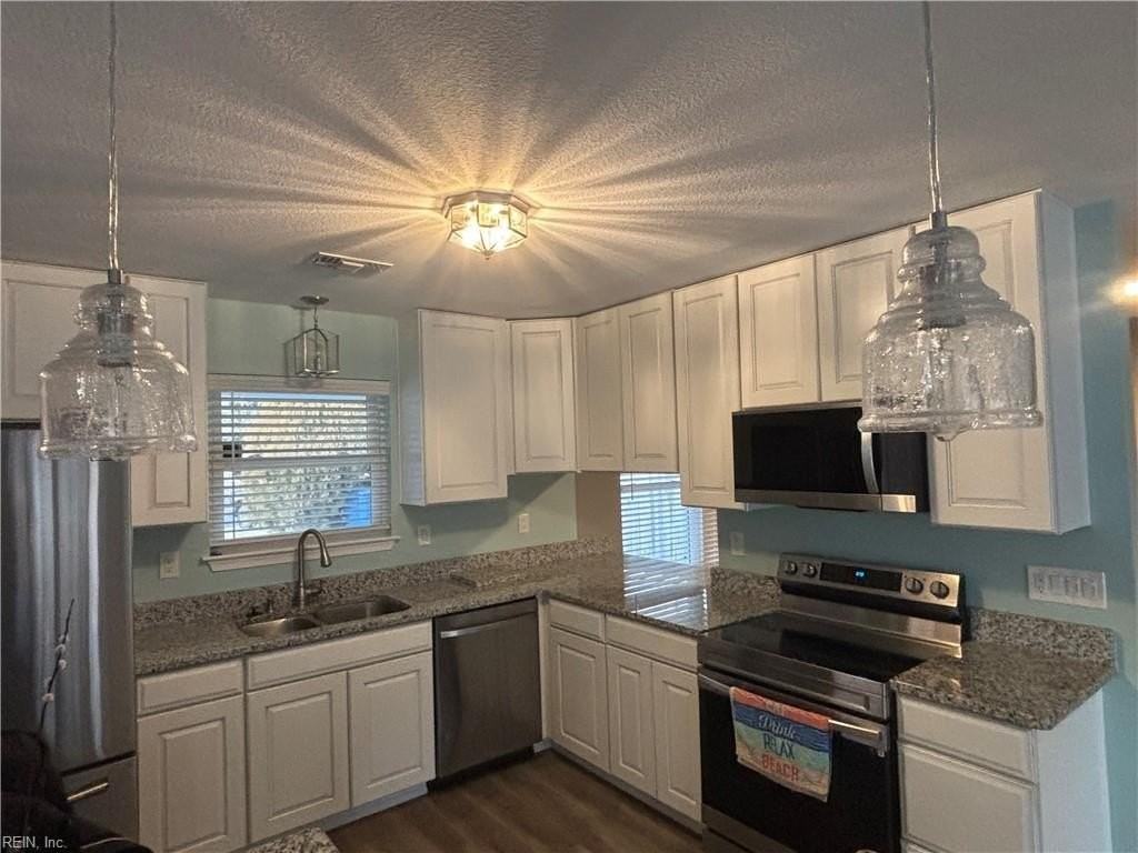 4217 Grove Ct - Photo 7 of 35