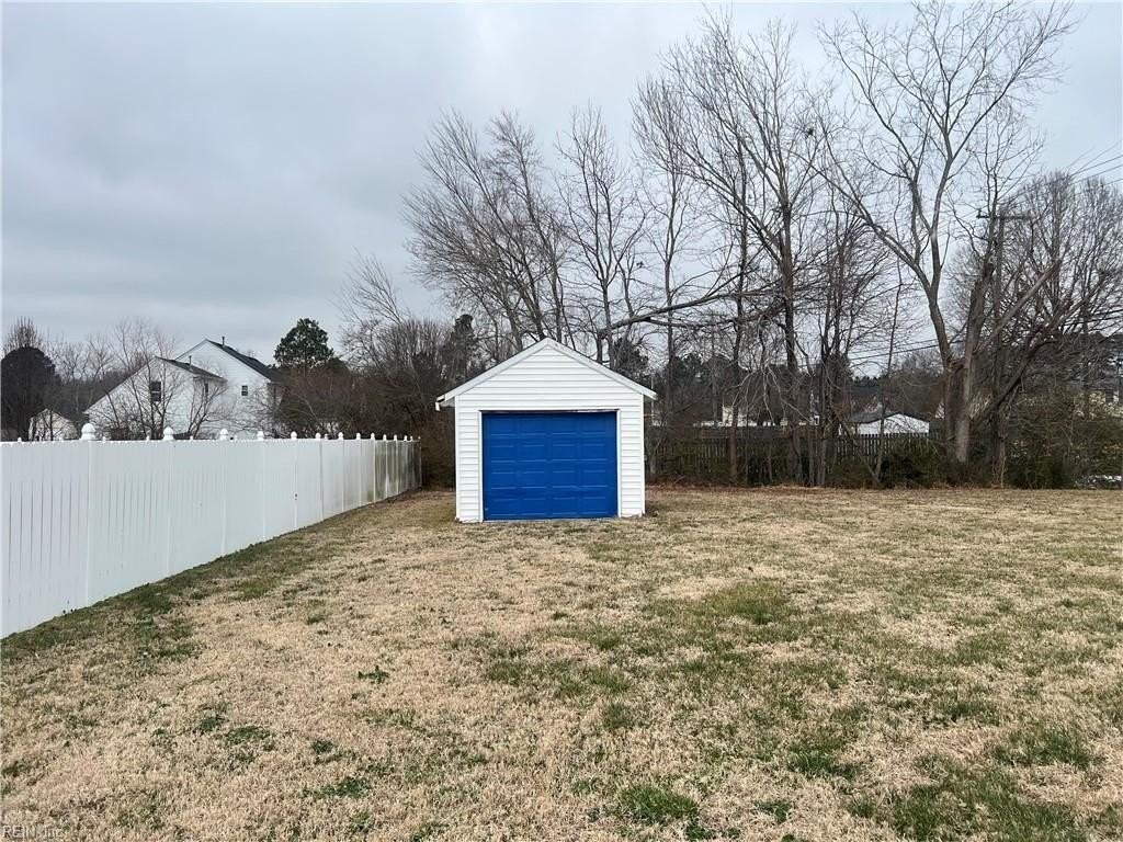 100 Hillside Ave - Photo 5 of 24