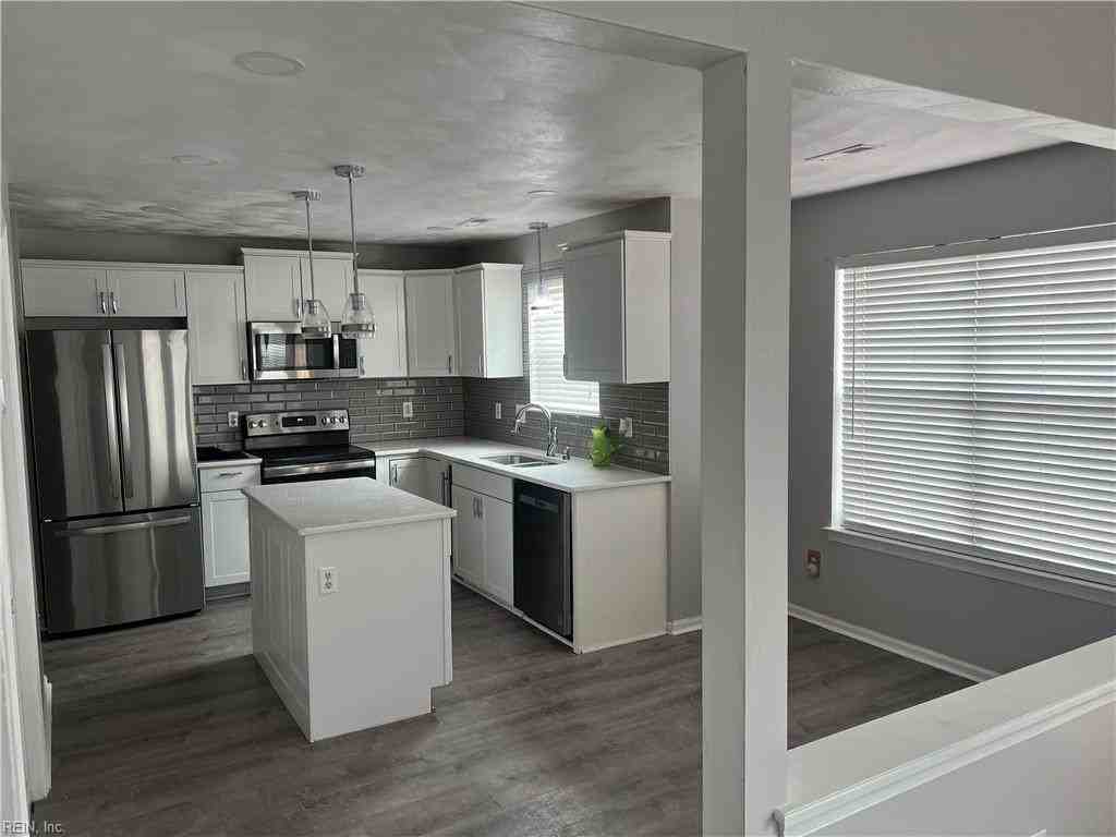 100 Hillside Ave - Photo 6 of 24