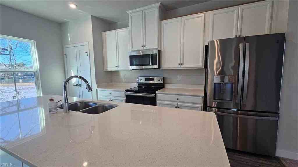 549 Westport Street - Photo 5 of 32