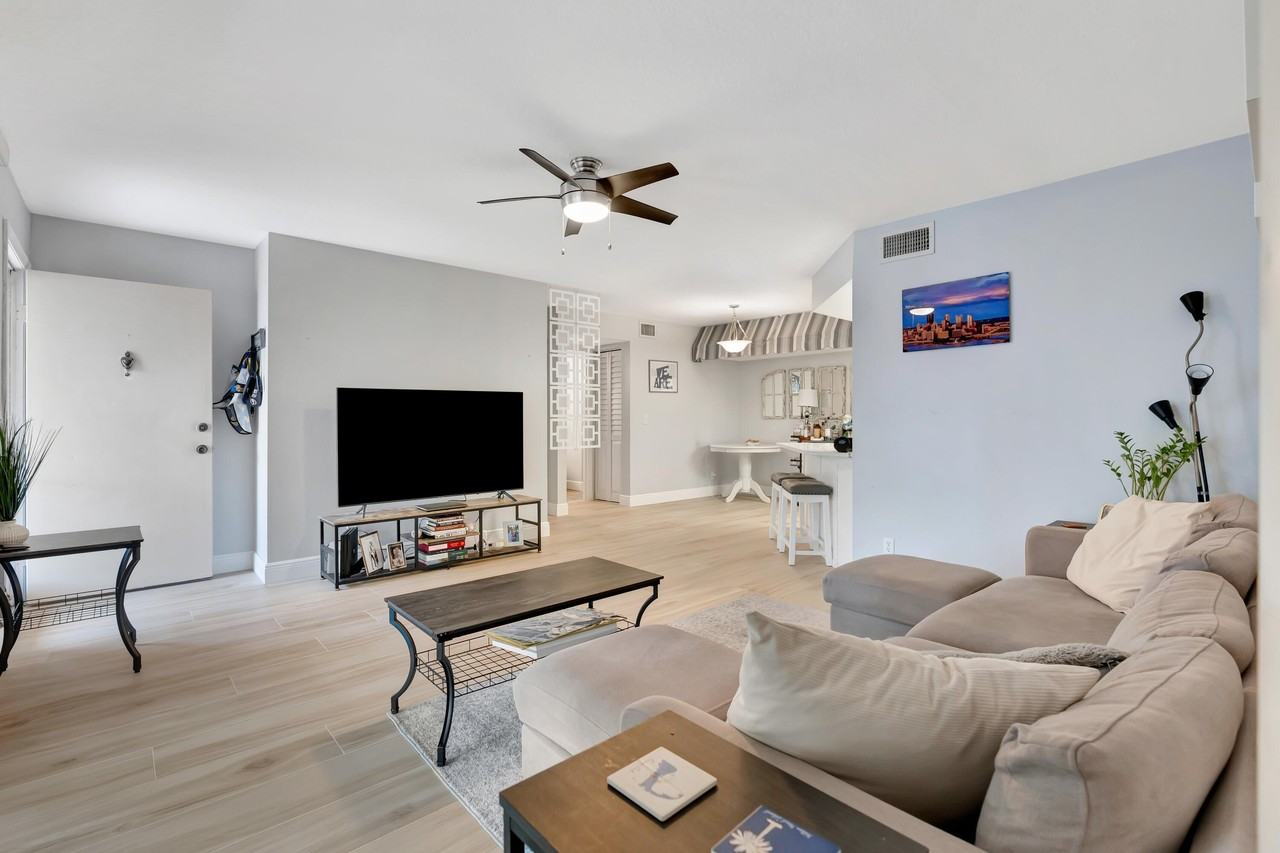 6560 Chasewood Dr #D - Photo 5 of 35