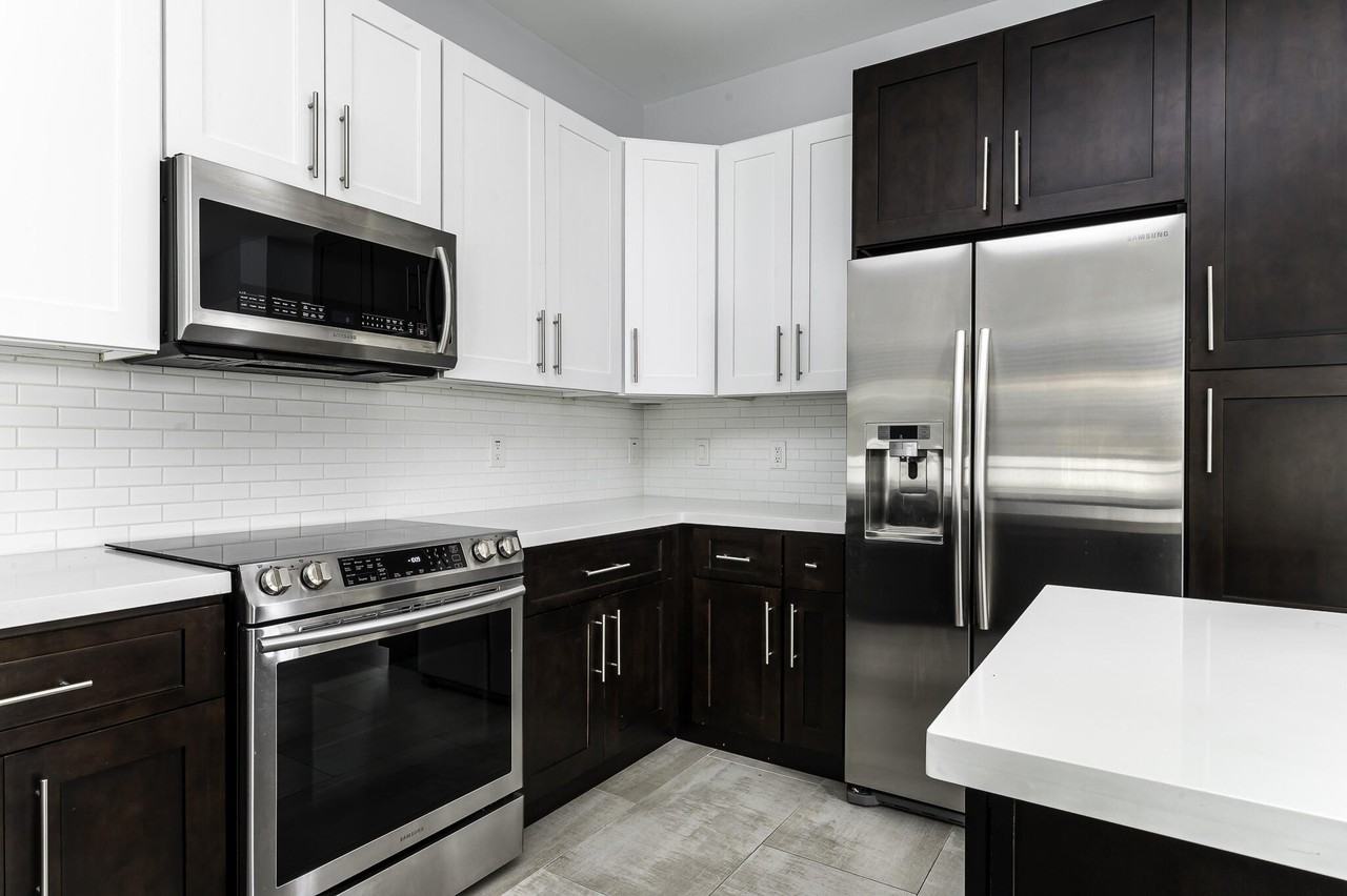 1031 Ne 13th Ave - Photo 3 of 30