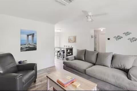 1519 Treemont Ave - Photo 3 of 15