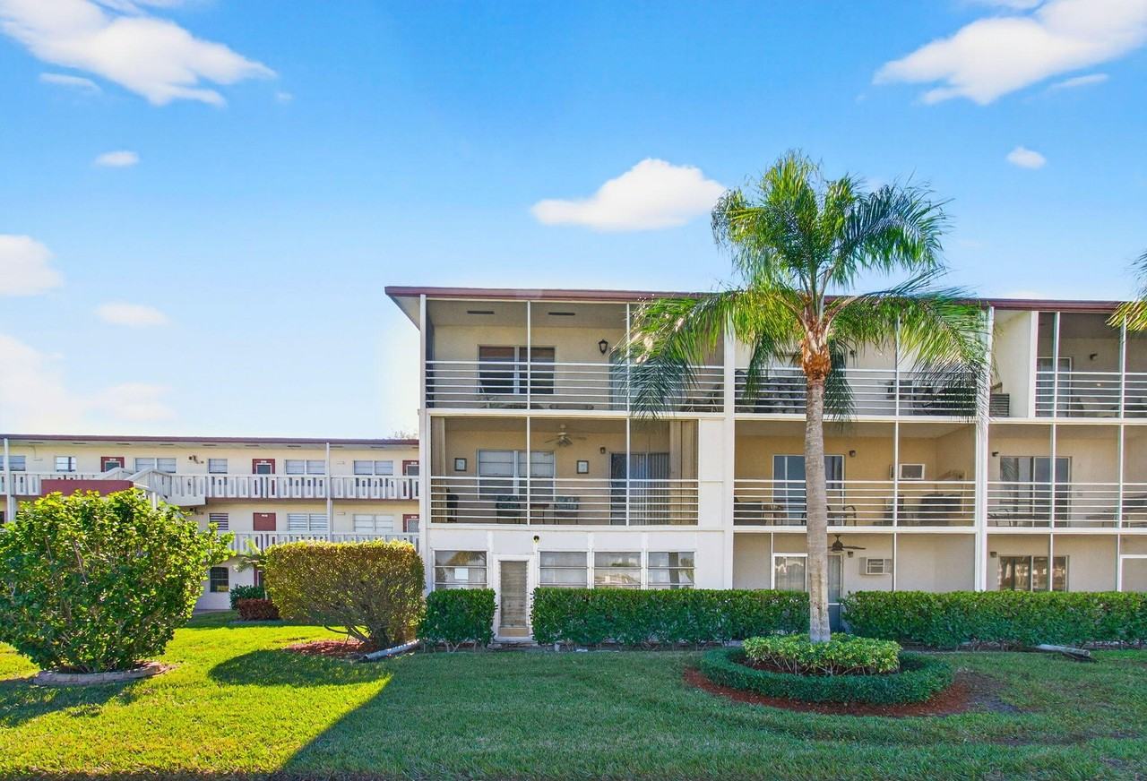 33 Fanshaw A #A - Photo 3 of 50