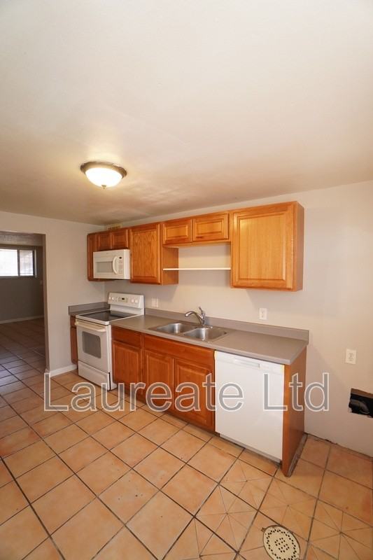 1124 Rosemary St #5 - Photo 5 of 13